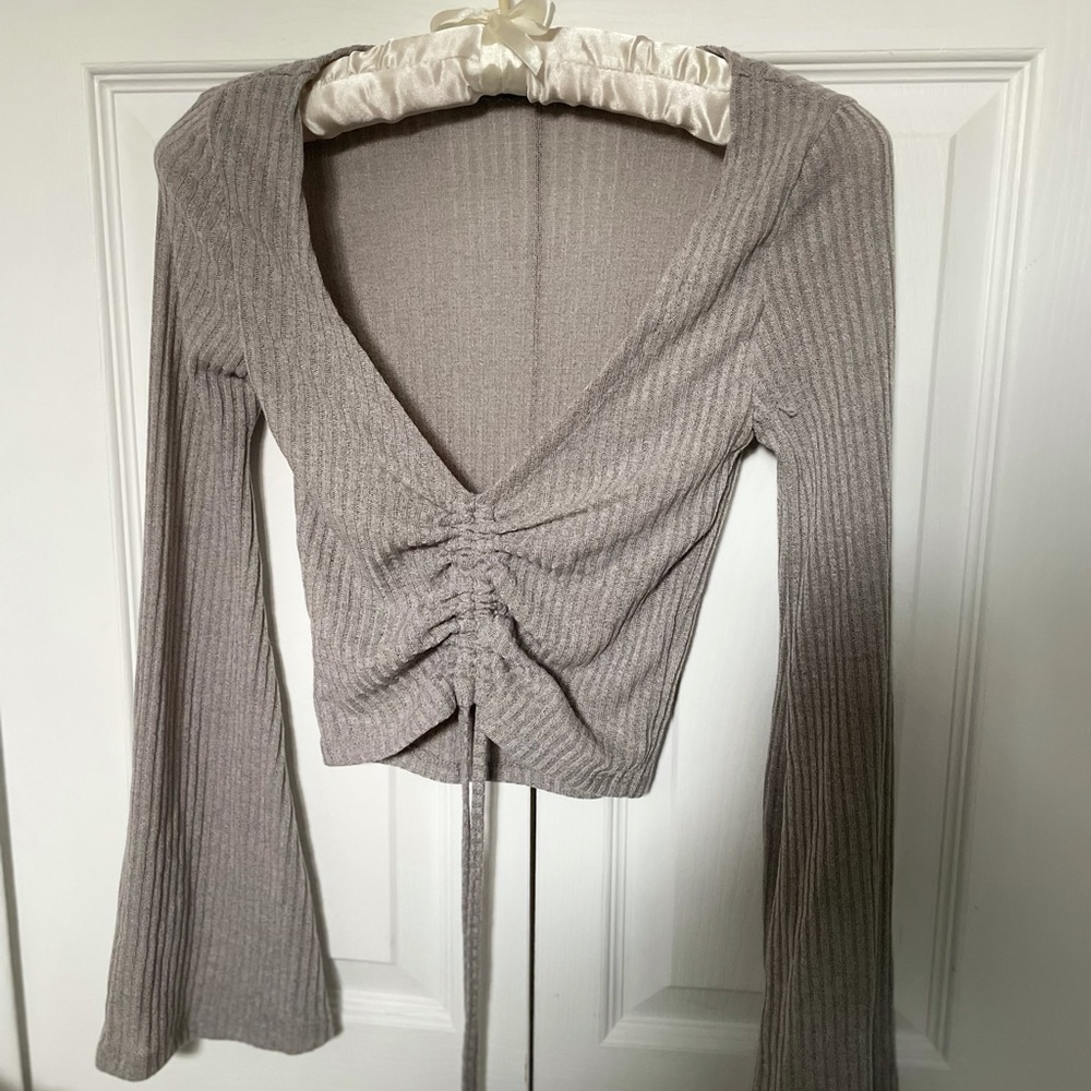 Crop long sleeve. Flare arm sleeves